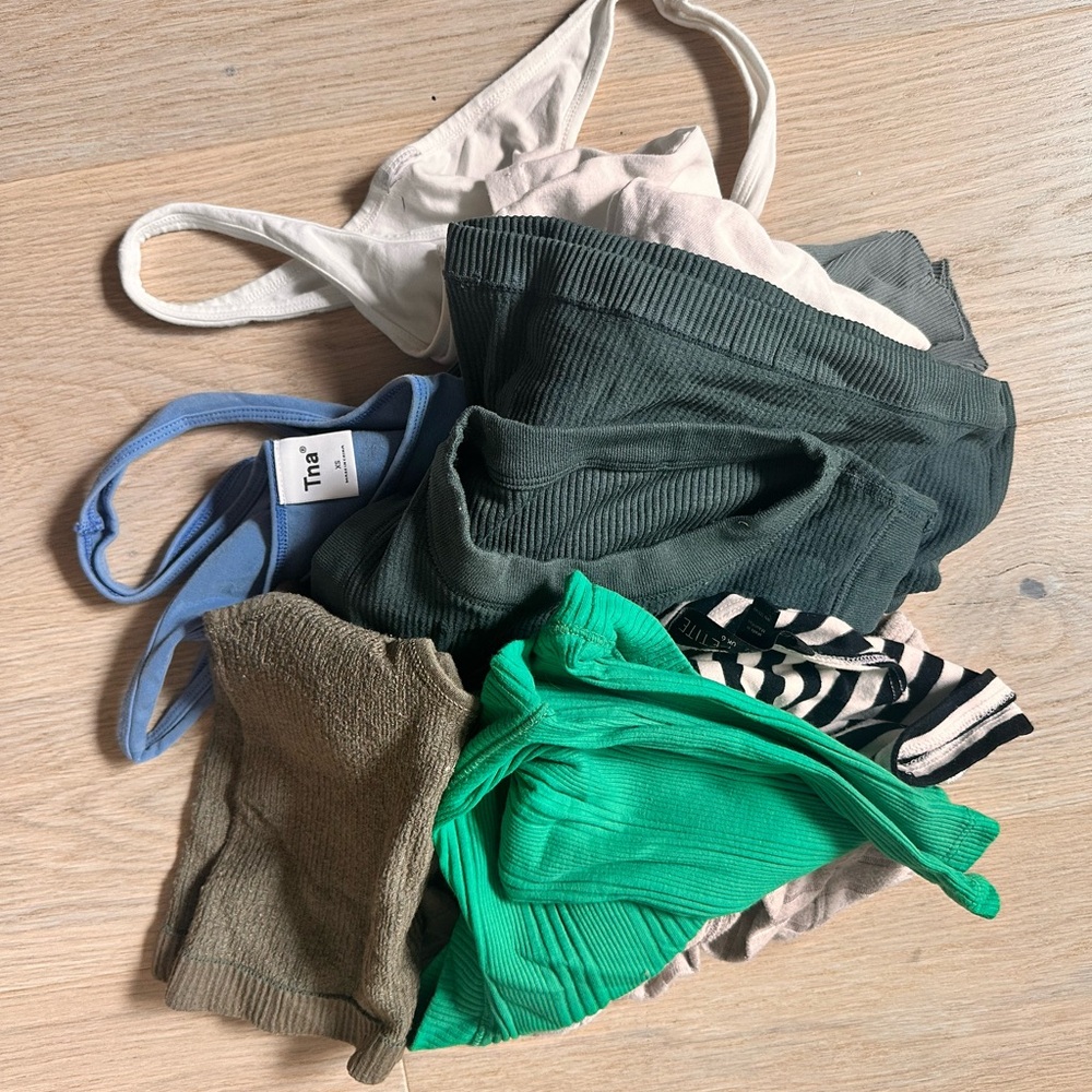 9 Tank Tops - 4 Aritzia, free people and others
